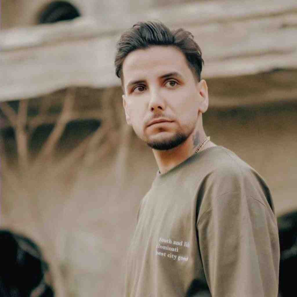 ارشاد من موندمو این دل پیرم بدون گله میرم
