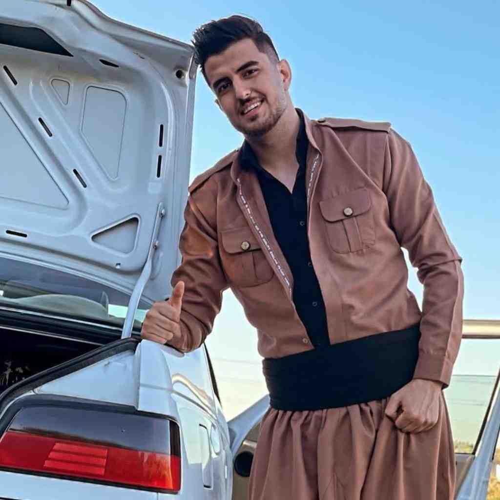 امید پیج خانم تیبا سواره میگن که ناخن کاره