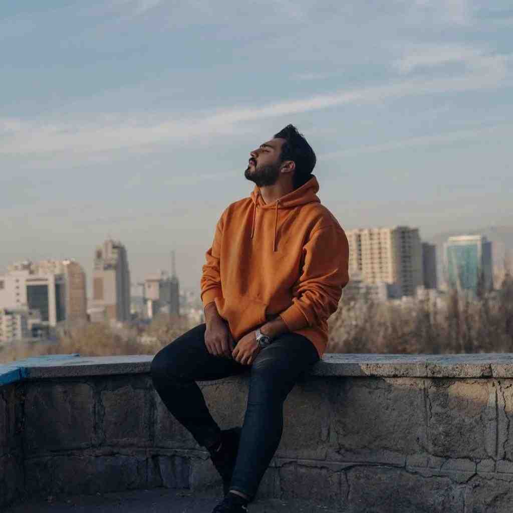 محمد عقیقی مثل تو جایی ندیدم چقدر تنهایی کشیدم