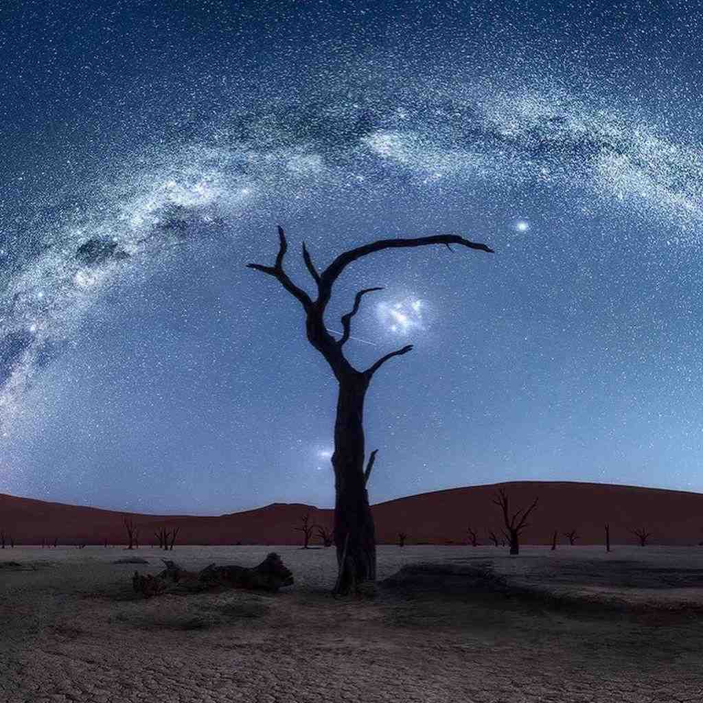  بوی تنت میاد تو اتاقم موهات گرفته رو صورتتو