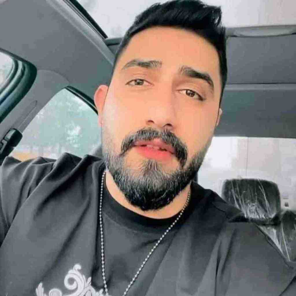 محمد امیری جلوی بنده سر خم نکردم