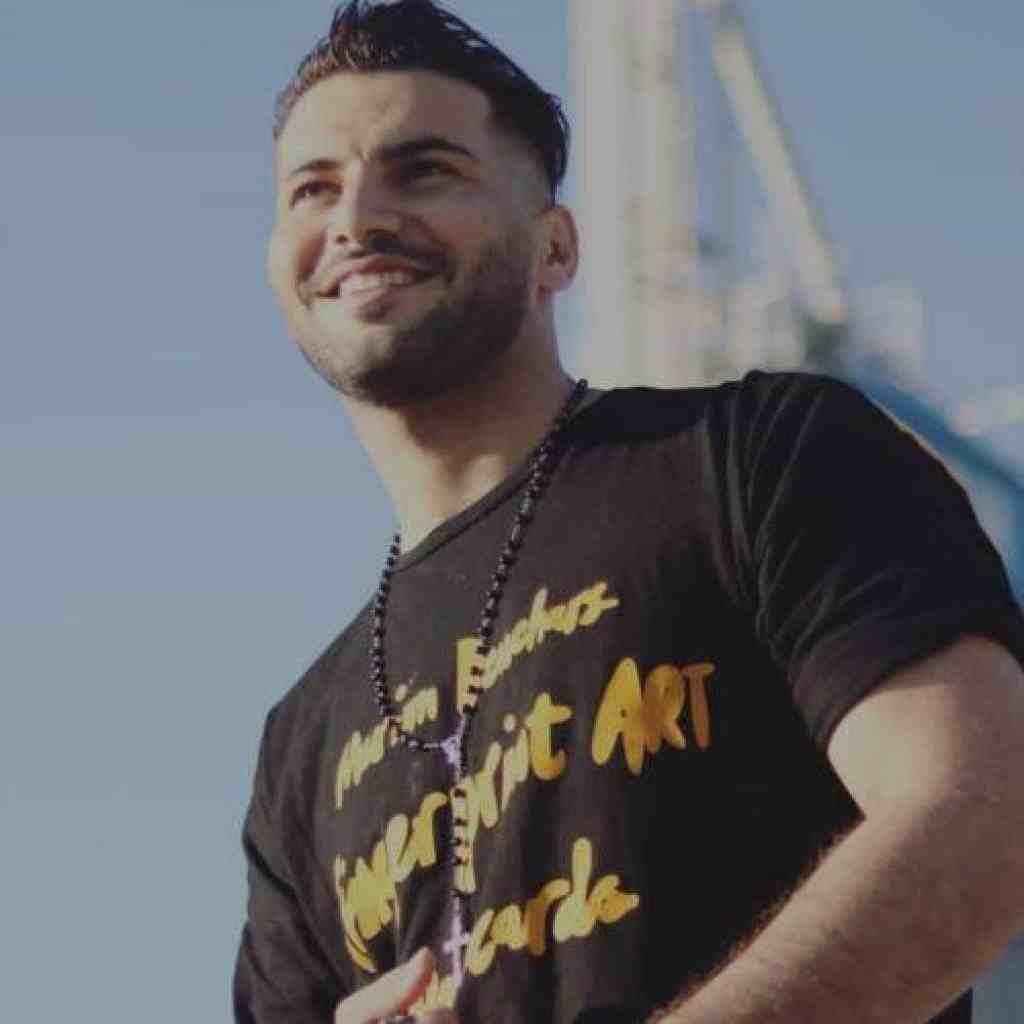 کیوان شنیدم بی من حالت رو به راس من که پر زده