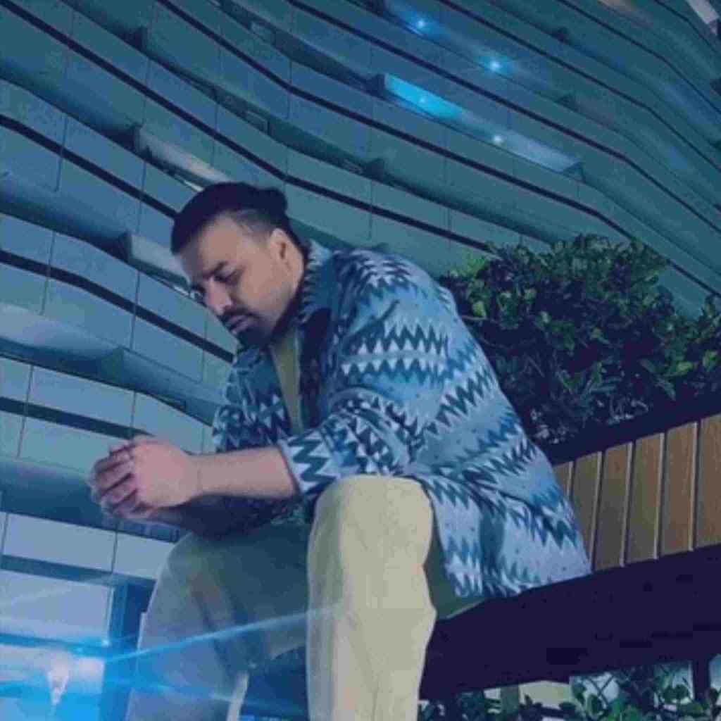 اهورا قاضی سراغتو میگیرم از همه توی شهر