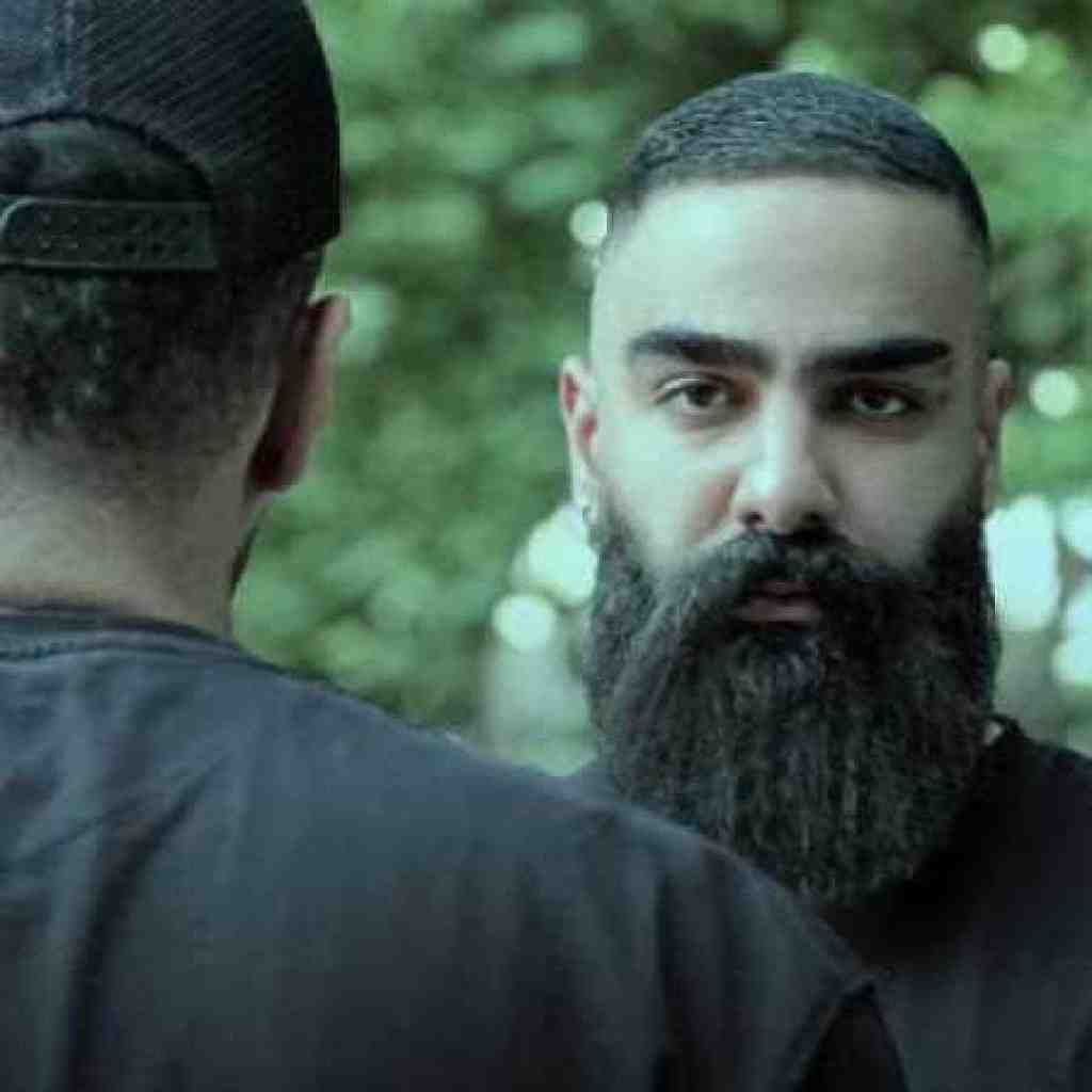 علی میر نگاه تو شد زمزمه رو لب هام