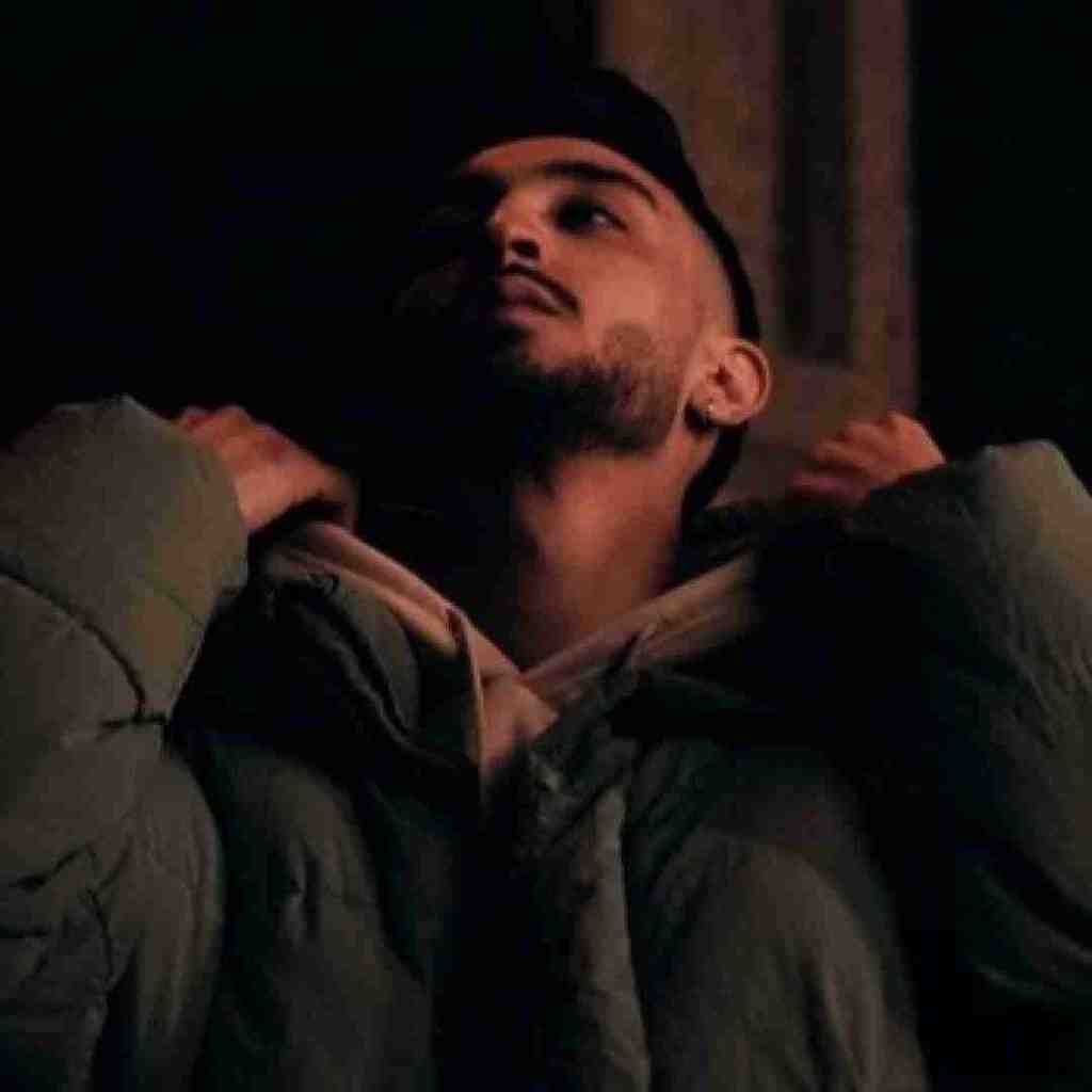 مستر کیارش تصویرات از ذهنم پاک نشد حتی یه لحظه