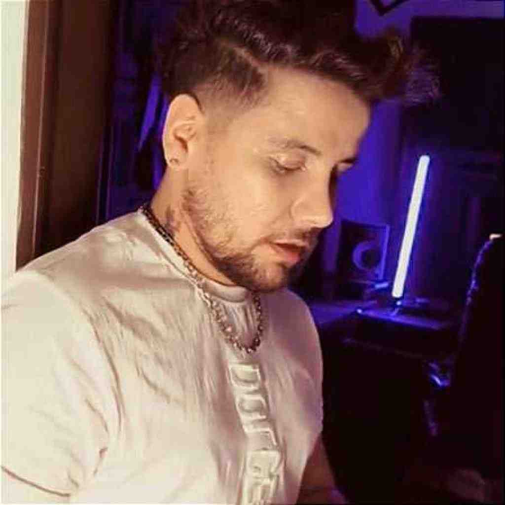ارشاد نمیدونستی من یا میبرم یا میزنم بازیو برهم ملکه
