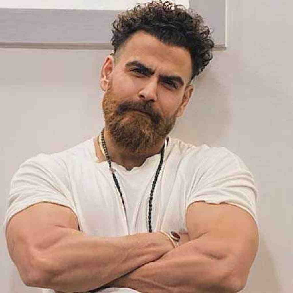 معین زد مال منی بذار نگات کنم تورو تورو یه عالمه هر چی