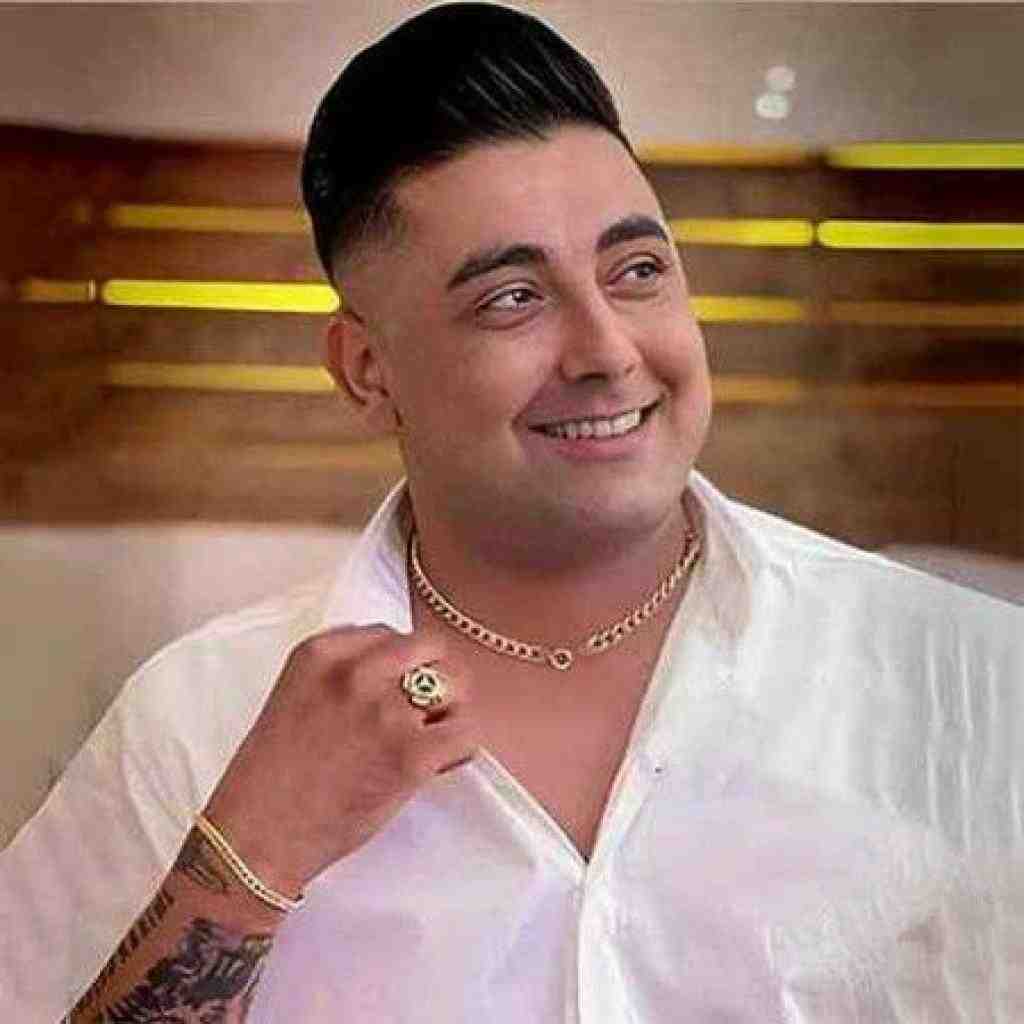سعید کریمی در قلبتو رو کسی وا نکنیا خودتو تو دل