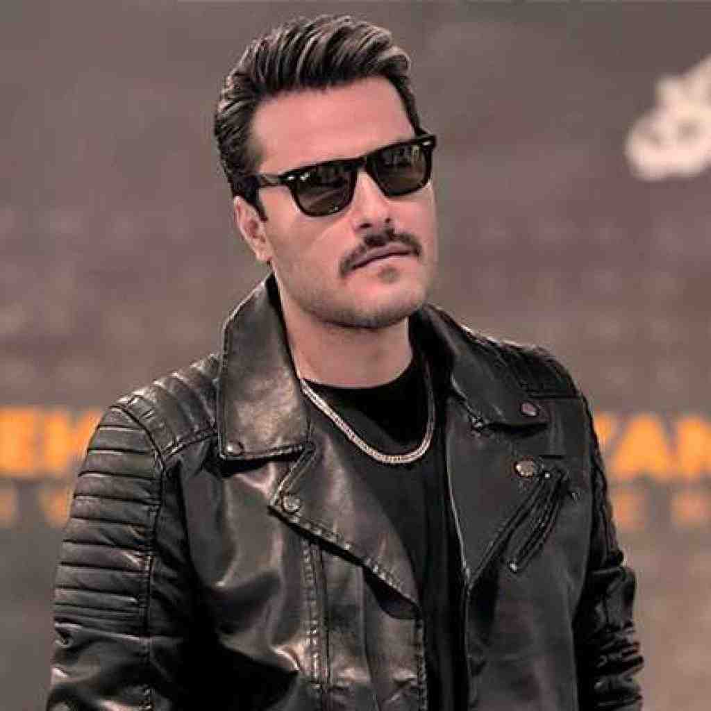 مهدی احمدوند دلم رفت براش ذوق ببین واسه بار چندم