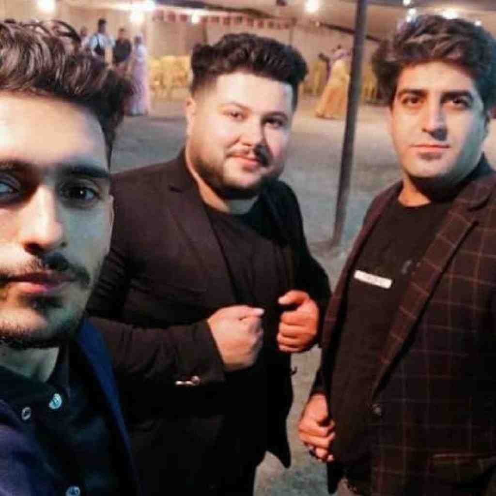 اشکان محبی دودر گل باوینه کرده جومه ی آبینه