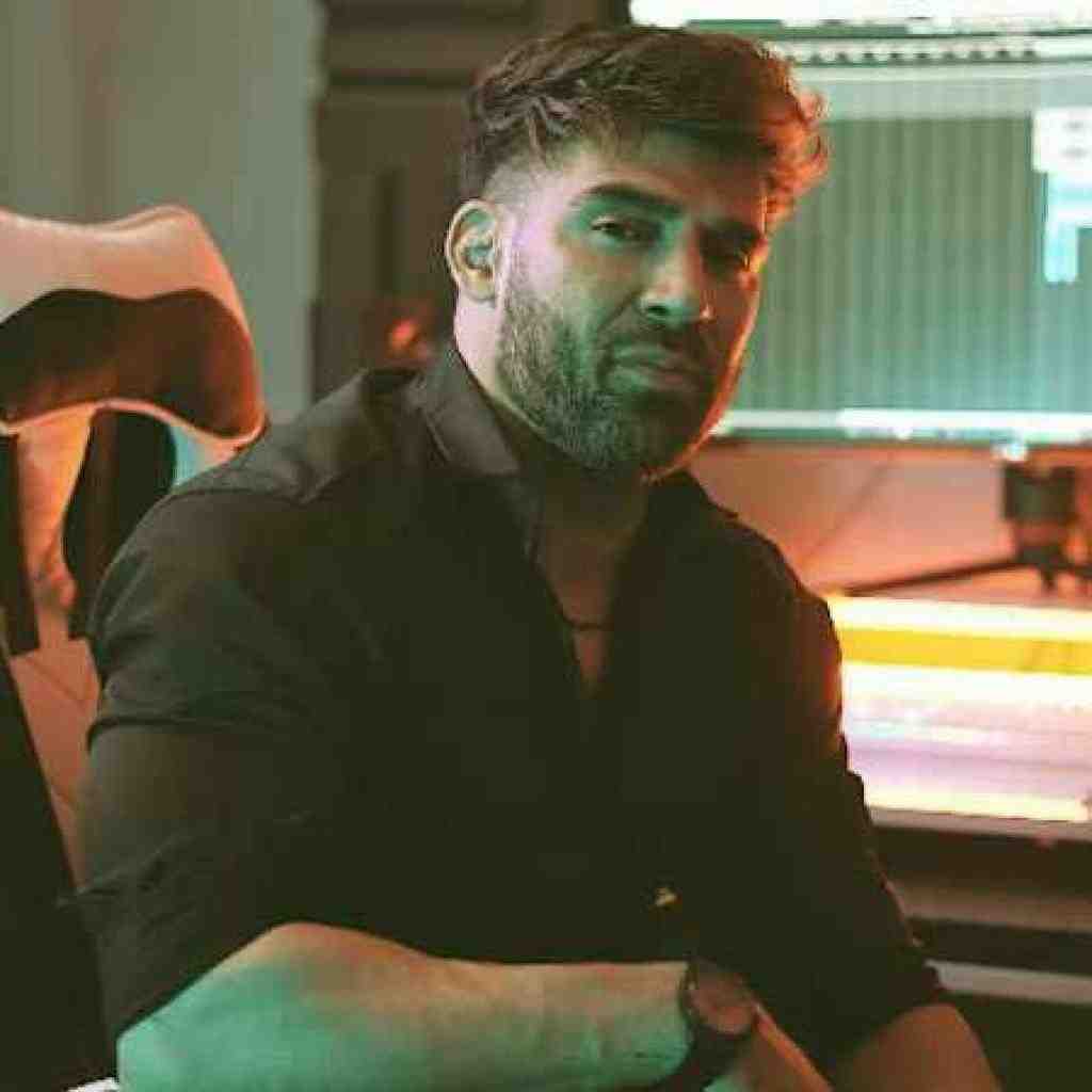 محمد محرمی تو منو دور از این عالم کن رو به راهم کن