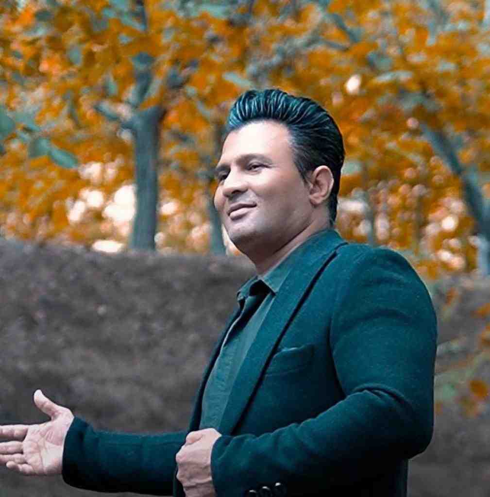 مجتبی آلاله آغوش تنگ دنیا جایی برام نداره سهم دل غریبم