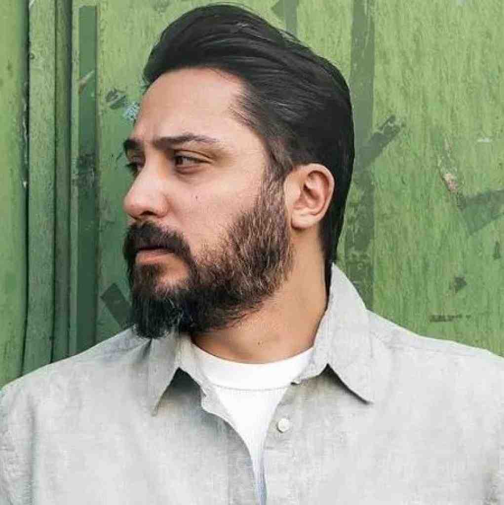 روزبه بمانی تو هق هقی توی شادی نه خنده ای نه دقی