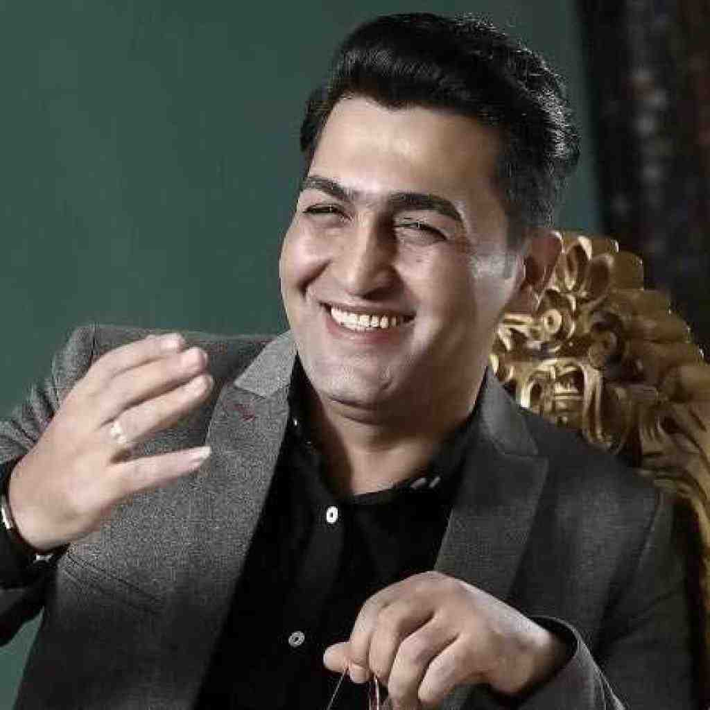 محمود لاکتراش بی تو در خلوت شب ناله میکرد