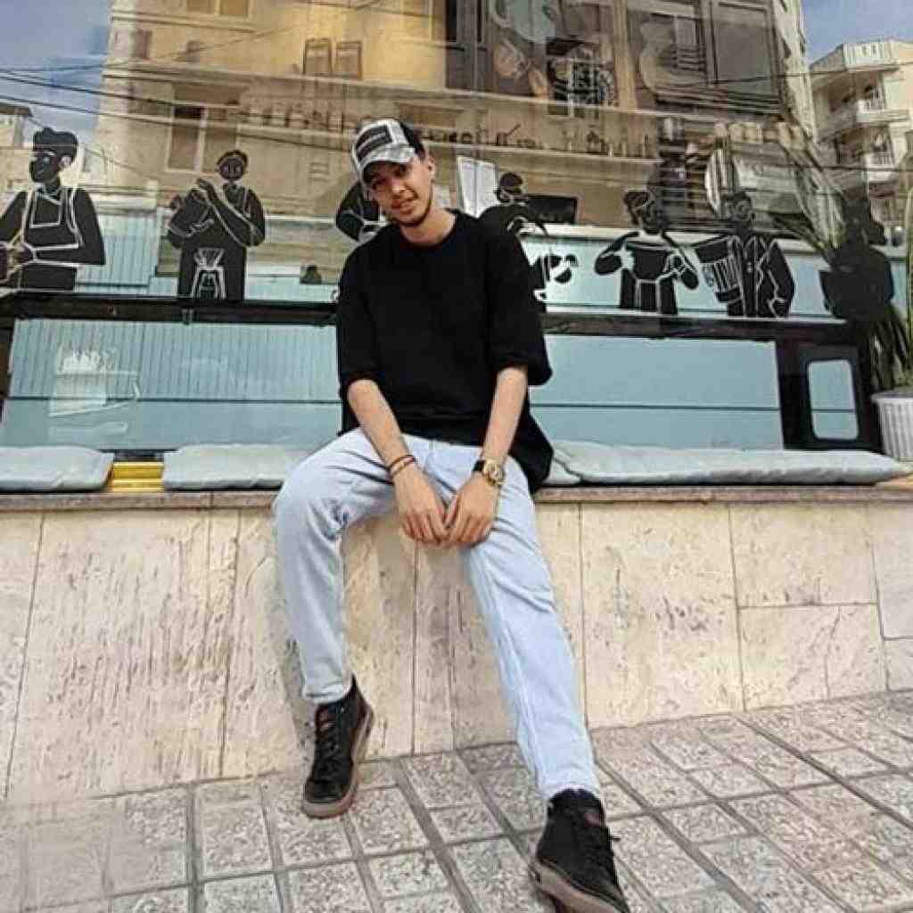 امیر خوشنگار ﻧﻤﻴﺘﻮﻧﻢ ﺑﺎﻫﺎت ﺑﺤﺚ ﻛﻨﻢ ﻫﺮﺷﺐ ﻣﻦ