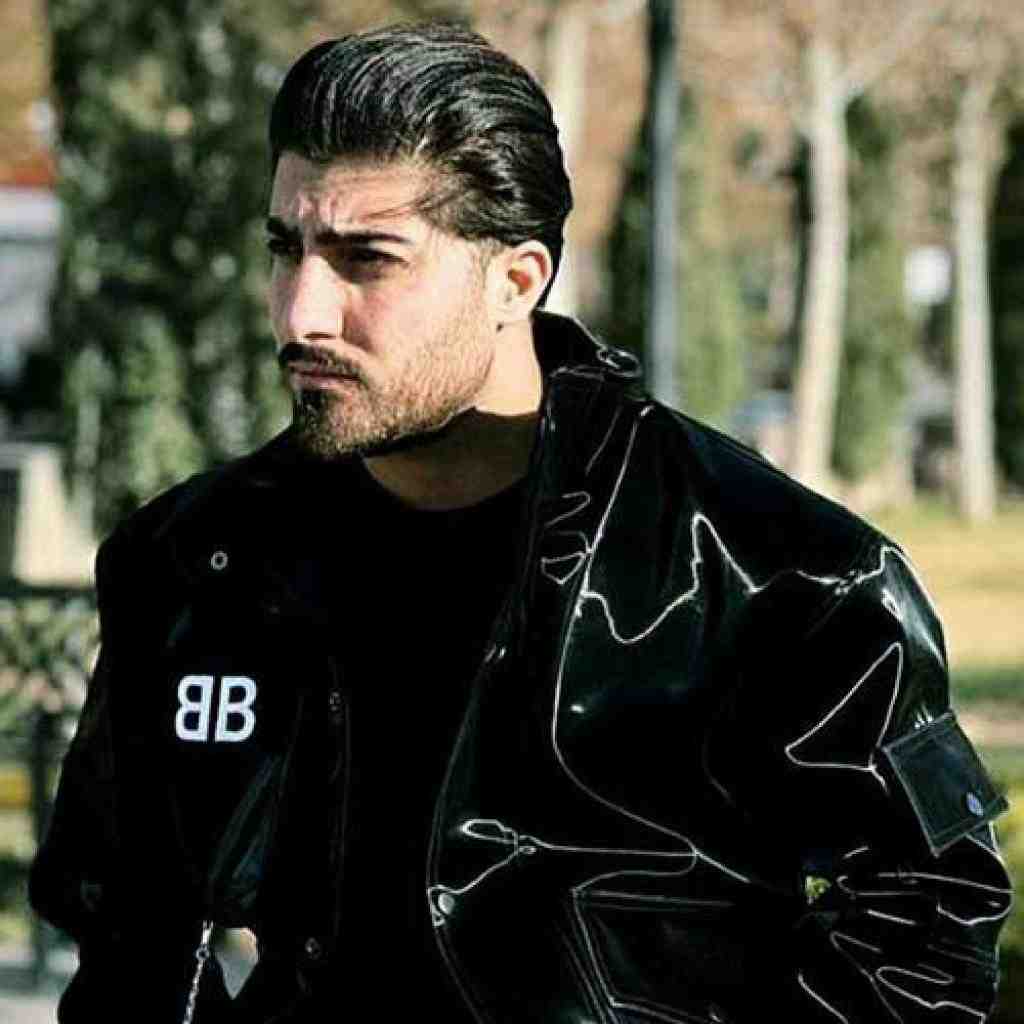 امیر لیام ﻳﻌﻨﻰ ﻧﻤﻴﺎی ﻣﻨﻮ ﻳﺎدت ﻣﻴﺮه رو دﺳﺘﺎی ﻛﻰ ﺧﻮاﺑﺖ ﻣﻴﺮه