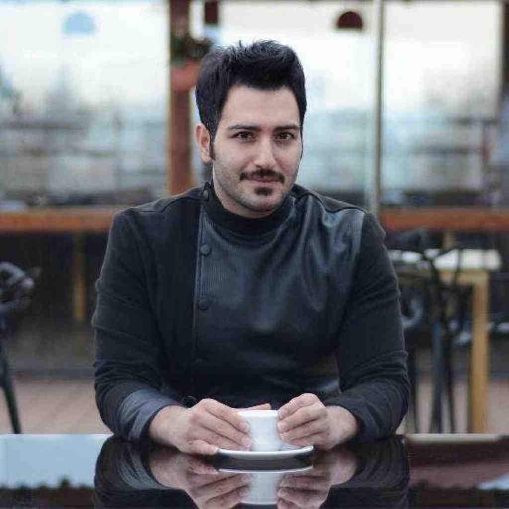 نوید یحیایی مو فرفری