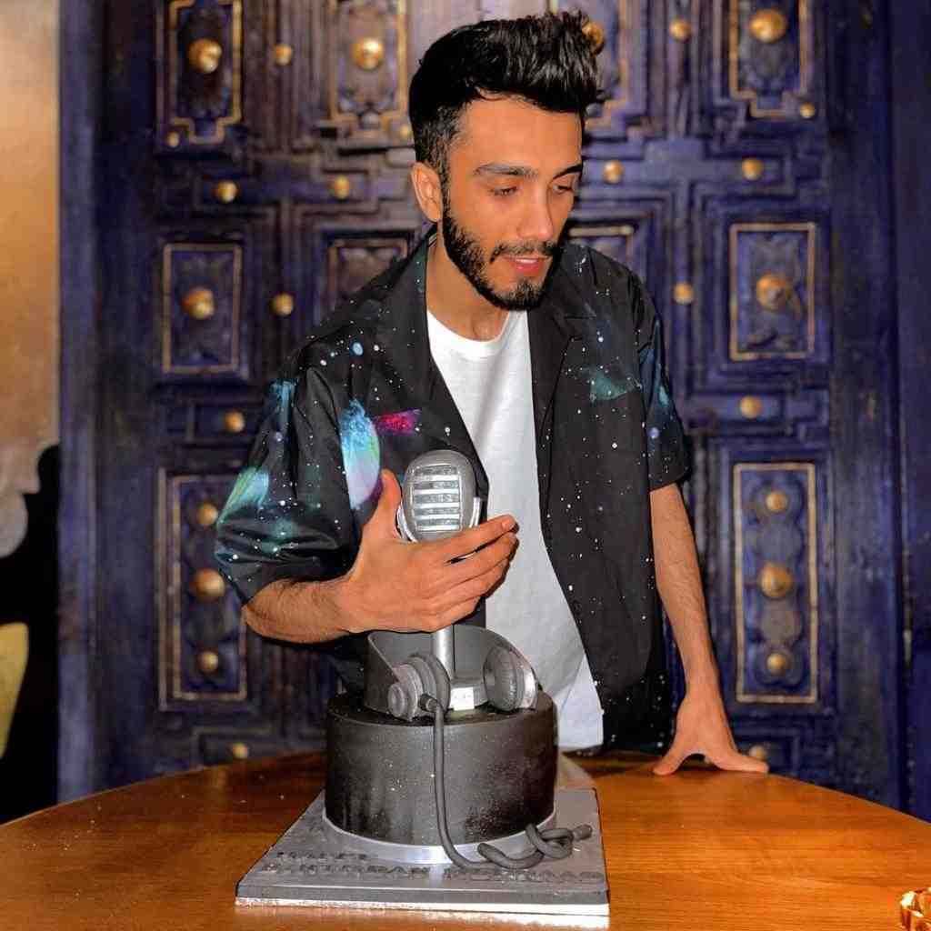 مهراد جم مگه میشه یکیو دوسش داشته باشی برات مهم نباشه