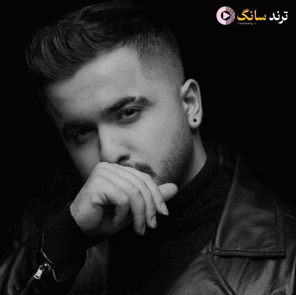 عرشیاس روی دﻳﻮار اﺗﺎﻗﻢ ﺟﺎی ﻋﻜﺴﺖ ﺟﺎی ﻣﺸﺘﻪ