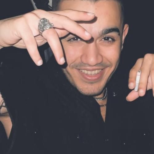 دانلود آهنگ طاهاس به نام کودک درونم ازت متنفره یهو وسط راه شدی بدقلق