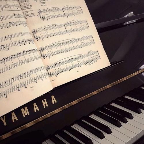 مرا چشمیش خون افشان این آسمون سالهاست