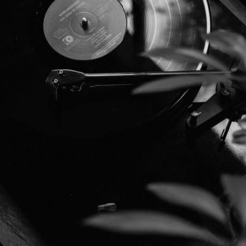  یادمه هنوز دادا بعد سه سال از کشوری میخونم